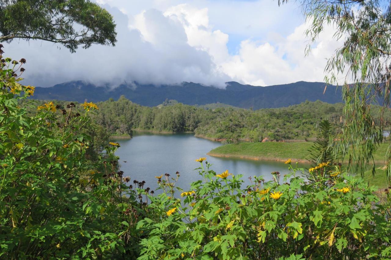 Ecolodge Bahia Del Penon Guatape Luaran gambar